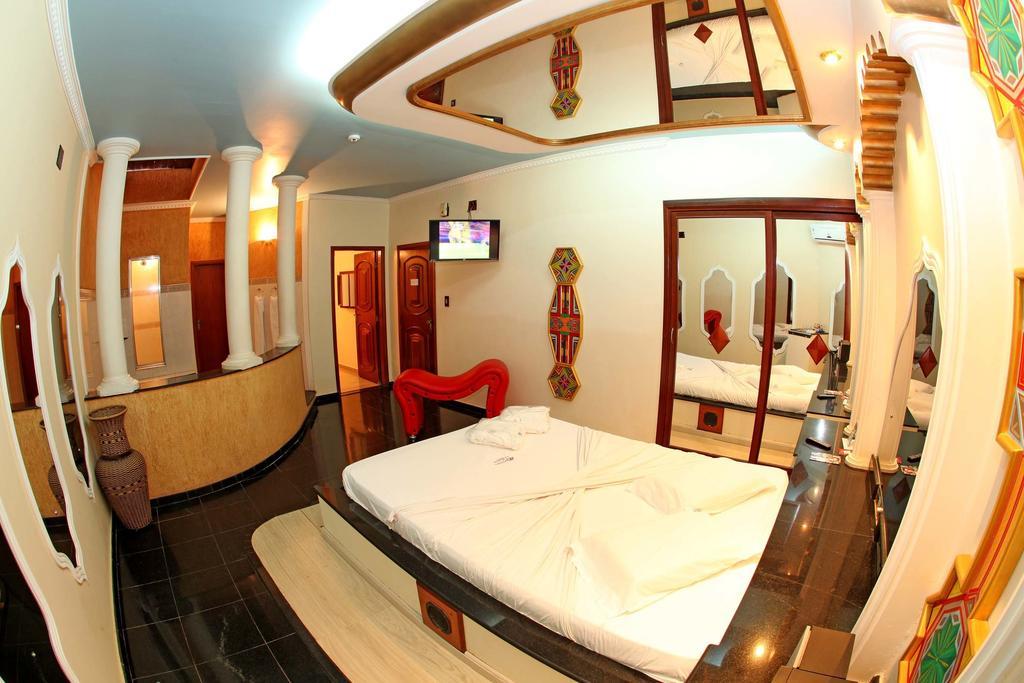 Hotel & Motel Le Baron (Adults Only) Porto Ferreira Room photo